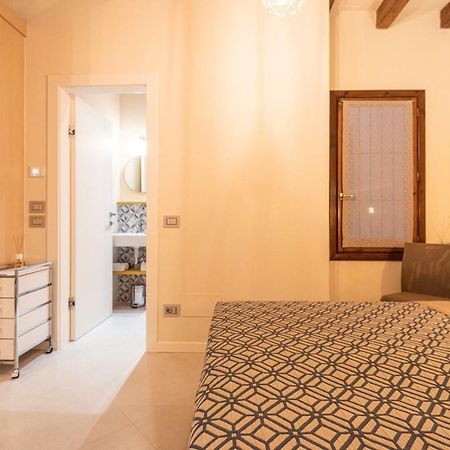 Dreamy Apartment Tre Corone Old Town Desenzano del Garda Eksteriør bilde