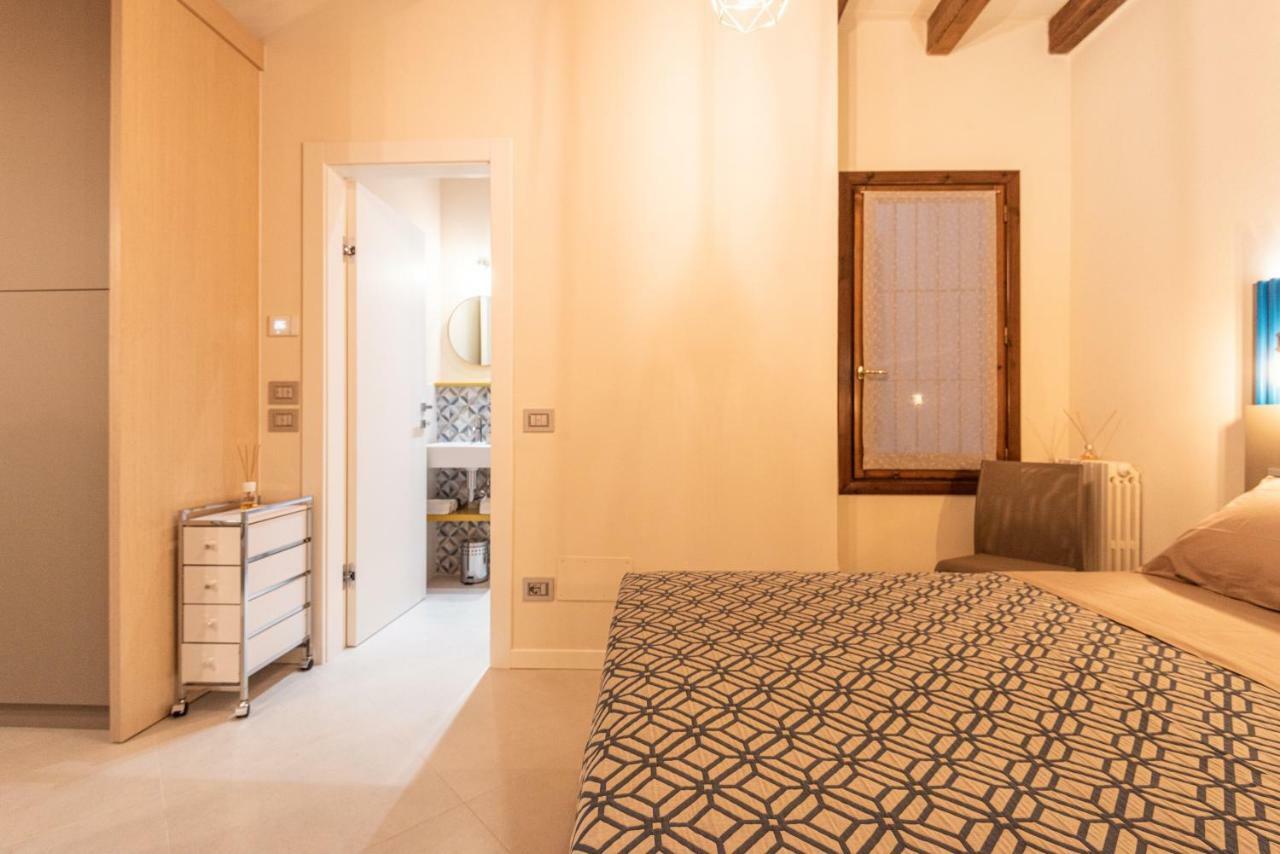 Dreamy Apartment Tre Corone Old Town Desenzano del Garda Eksteriør bilde