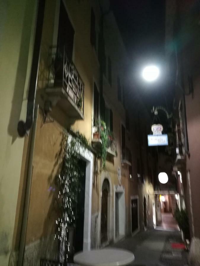 Dreamy Apartment Tre Corone Old Town Desenzano del Garda Eksteriør bilde